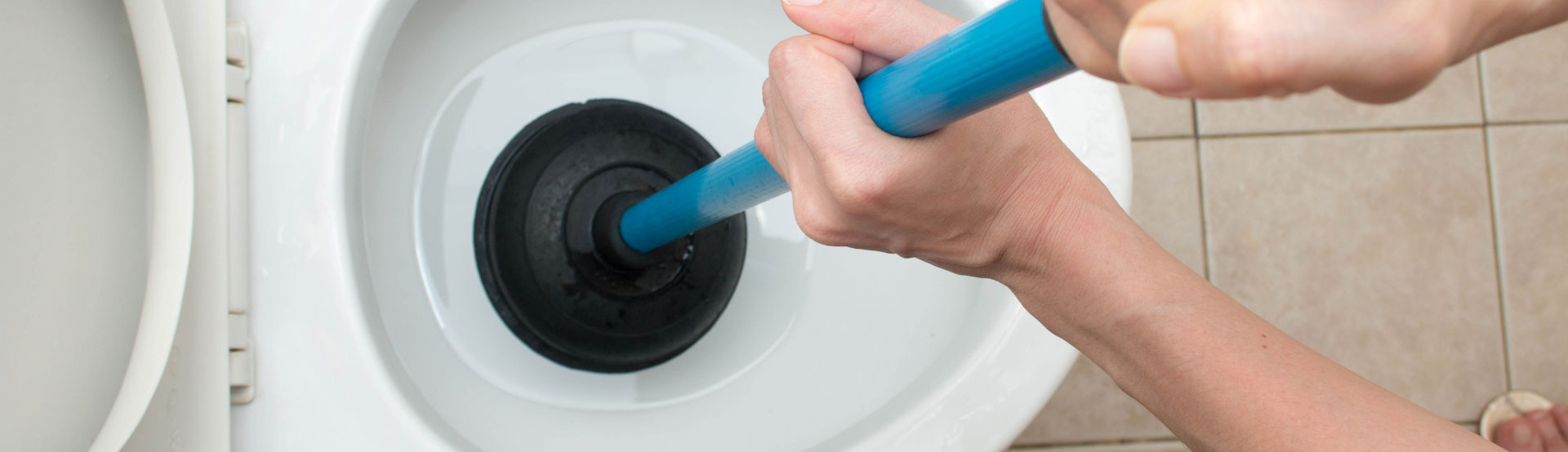 Plunging a blocked toilet