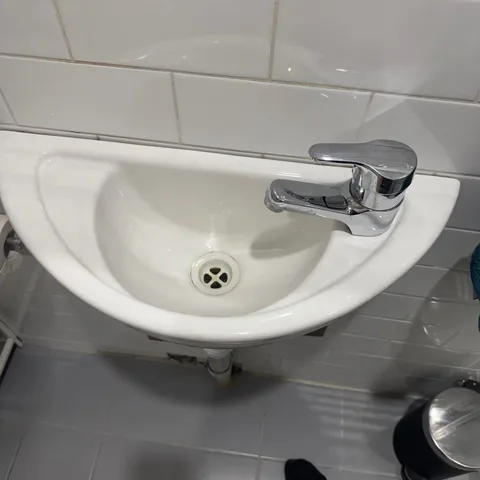 Replacement chrome basin mixer fitted at a Moonee Ponds plumbing job